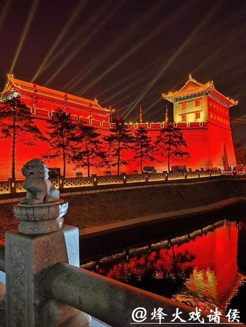 西安城墙:流光溢彩迎马年 西安城墙:流光溢彩迎马年